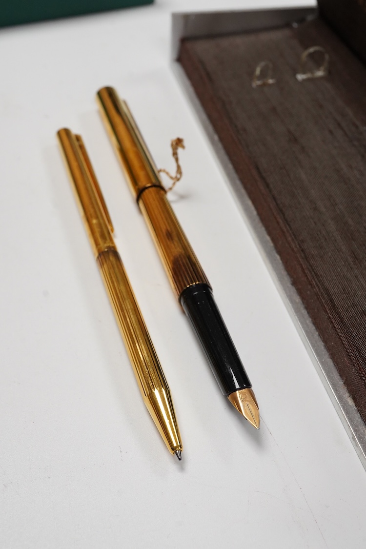 A mixed lot of mainly Parker fountain pens plus a Conway Stewart - mixed condition